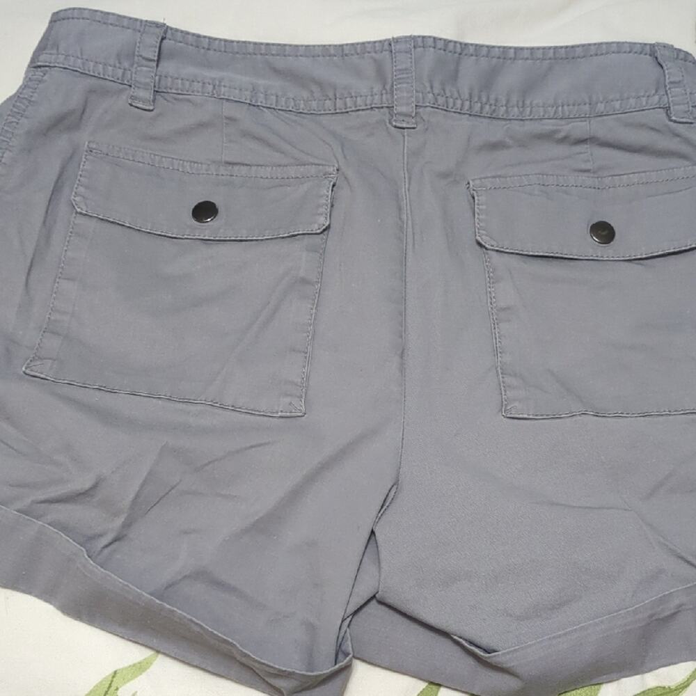 DKNY Gray Cargo Shorts with Relaxed Fit - Picture 5 of 5